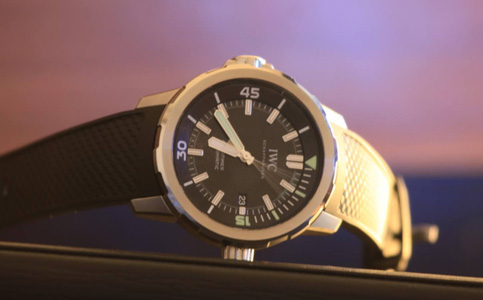 萬國手表廣州維修中心(處理手表進灰問題的技巧)