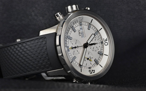 萬國寧波售后電話（萬國表蒙的日常保養(yǎng)）