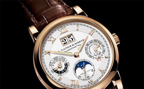 朗格手表維修售后價(jià)目（手表表盤變色的原因以及解決方法）