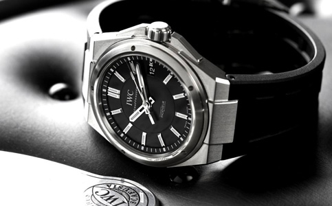 萬(wàn)國(guó)手表到哪里維修（萬(wàn)國(guó)手表表帶掉色解決方法）