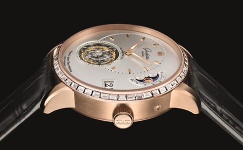 格拉蘇蒂手表售后中心電話（格拉蘇蒂手表的表鏡劃痕）