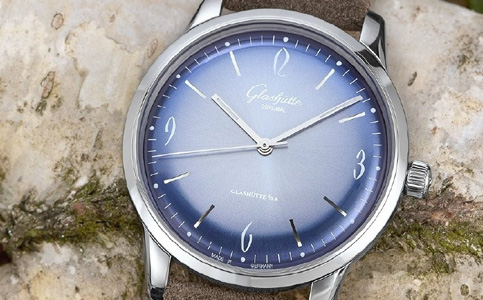 格拉蘇蒂手表保養(yǎng)大概多少錢(解決格拉蘇蒂手表表帶掉色問題)